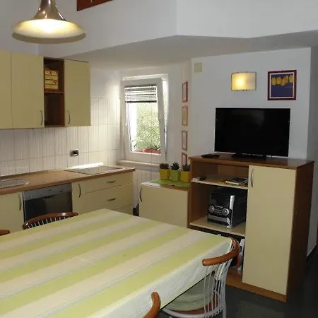 11428b Apartment *
